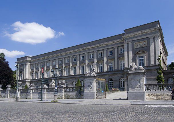 BIORGANIC - traiteur événementiel gastronomique 100% Bio à Bruxelles-ville, pour Palais des Academies qui a style néoclassique, sa façade harmonieuse, ses salles rehaussées d’or, de marbre et de velours, ses jardins habités de statues et de fontaines en font un lieu d’exception, idéal pour accueillir séminaires, colloques ou autres événements