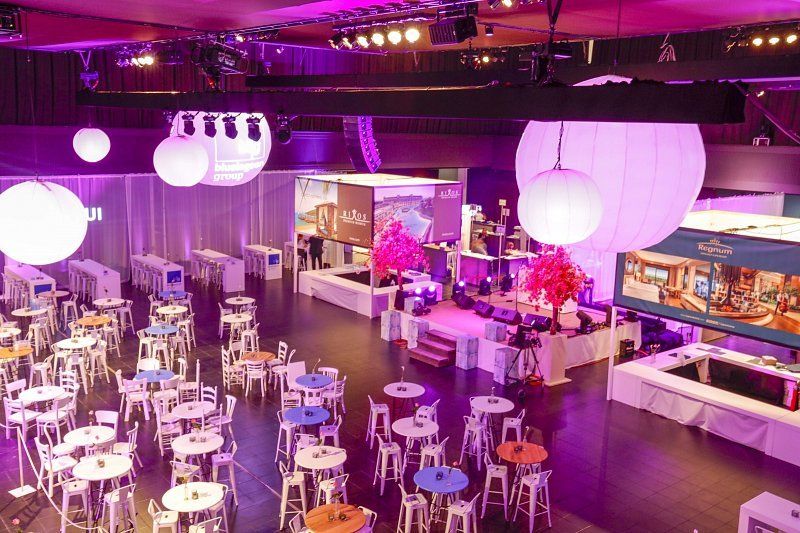 BIORGANIC - traiteur événementiel gastronomique 100% Bio à Bruxelles-ville, pour Brussels Expo qui a une déco unique, Event Hall 10 est le lieu idéal pour les réunions d’entreprise, soirées de gala, dîners B2B, cocktails ou tout événement exclusif
