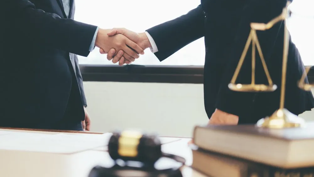 Divorce lawyers shacking hands