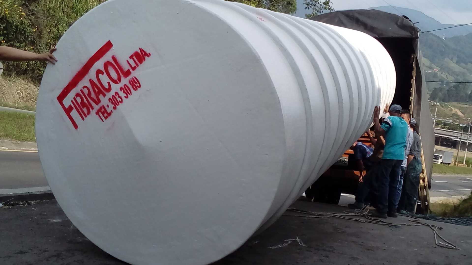 Tanques y Pozos sépticos desde 1.000 litros en adelanteTanque en fibra de vidrio para almacenar químicos