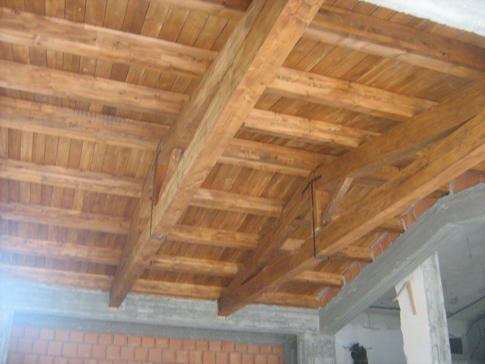 soffitto con travi a vista