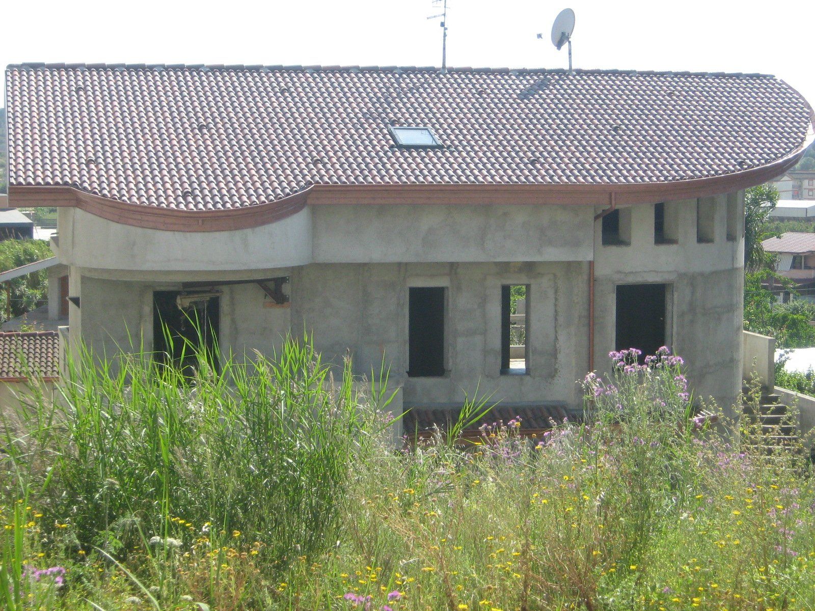 vista frontale di un edificio
