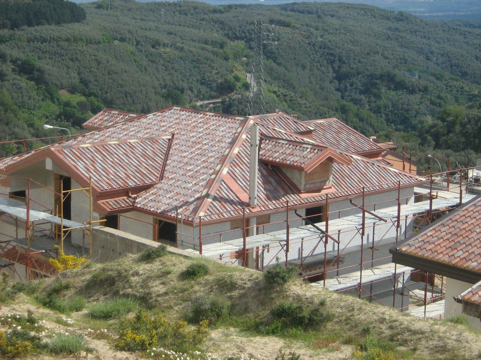 vista laterale di una ristrutturazione di un edificio