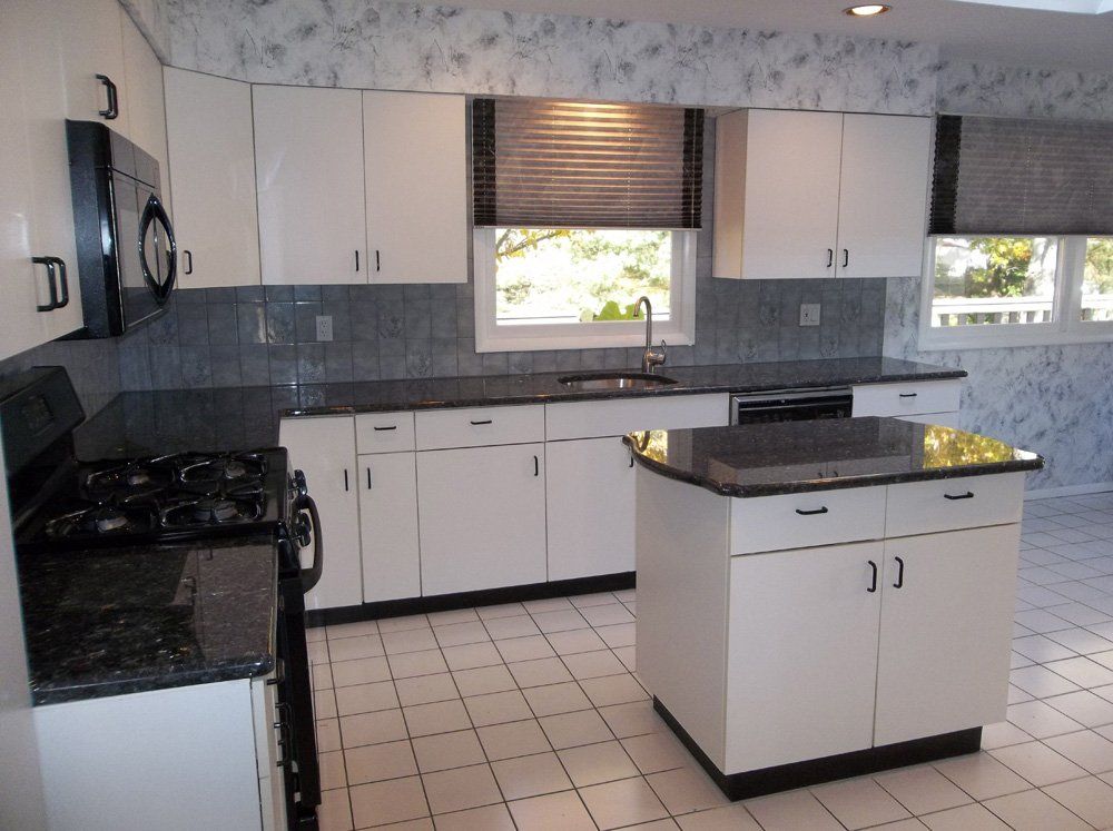 Blue sapphire granite kitchen countertop with center island