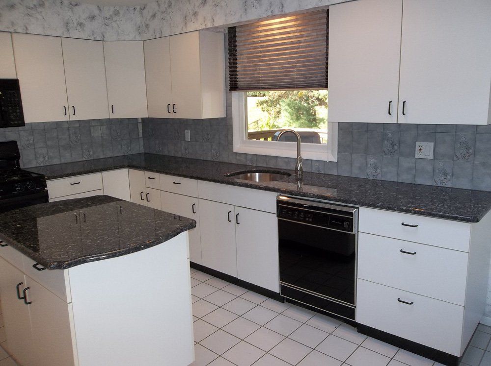 Blue sapphire granite kitchen perimeter countertop installation