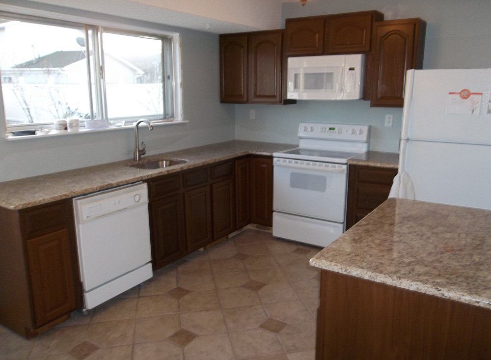 Installed kitchen granite countertops with peninsula