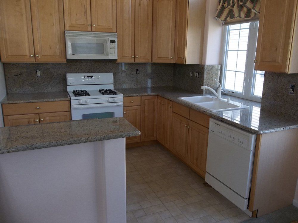 Granite kitchen countertop with full backsplash installation