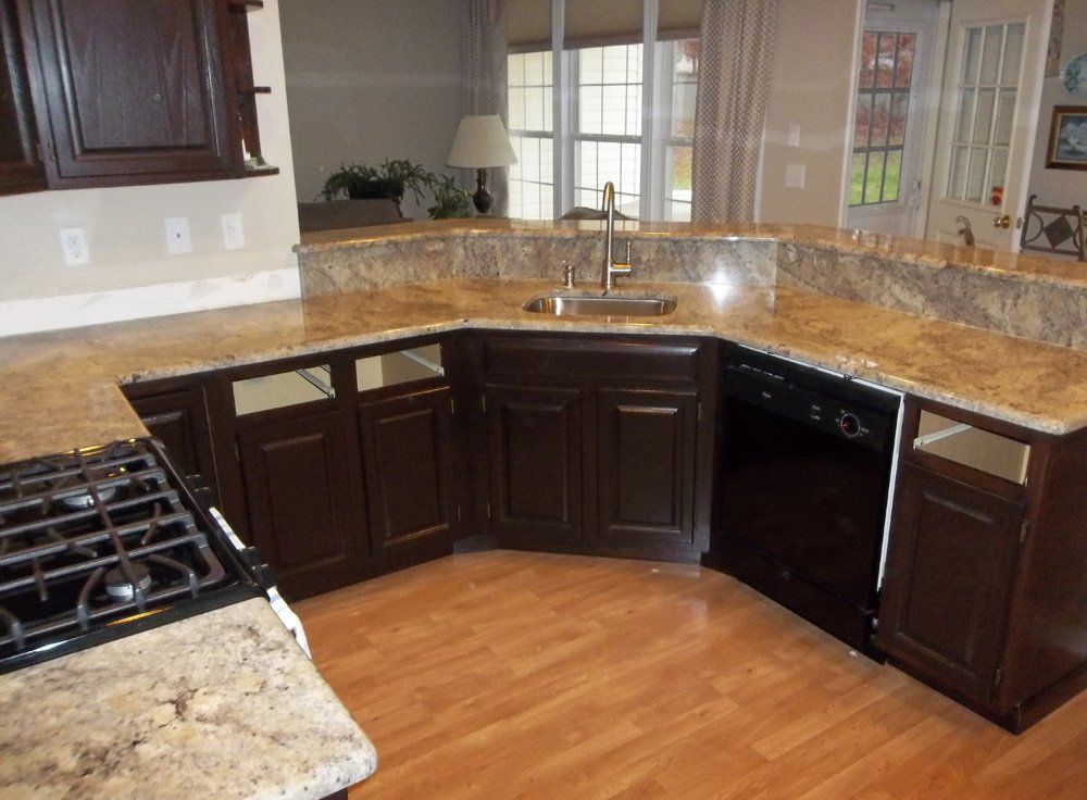 Installed kitchen granite countertop with corner layout