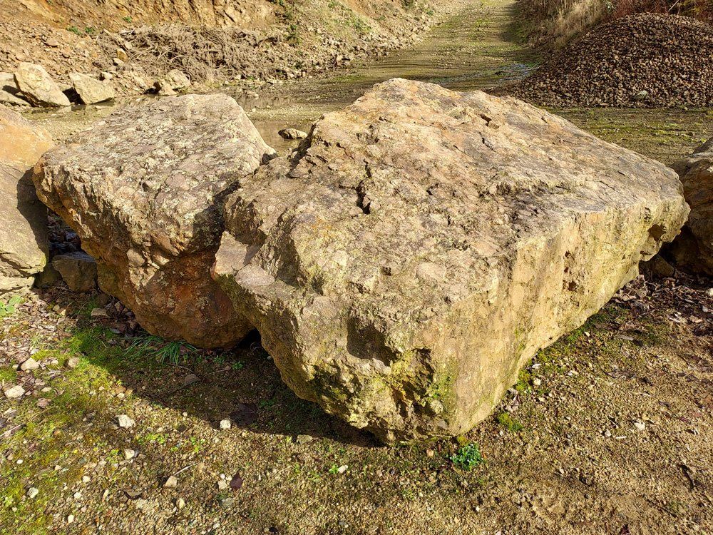 GOLDEN ROCK