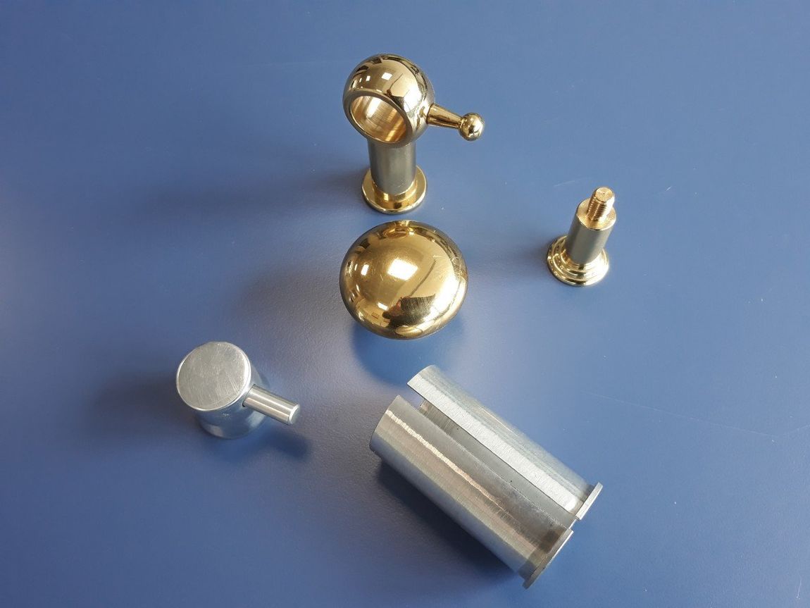 minuteria metallica per complementi d'arredo