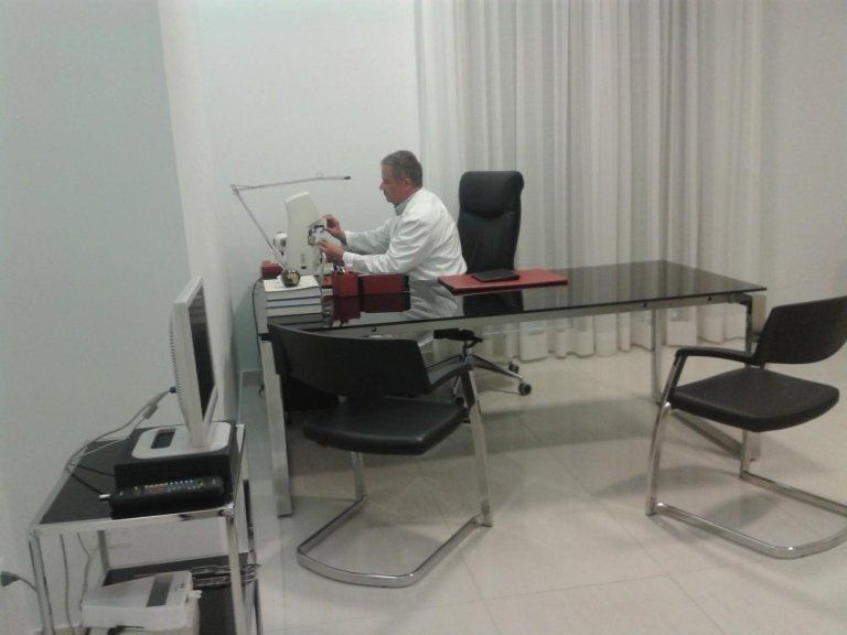 Oculista al lavoro