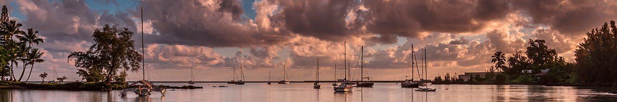 sailboats on the ocean in hawaii