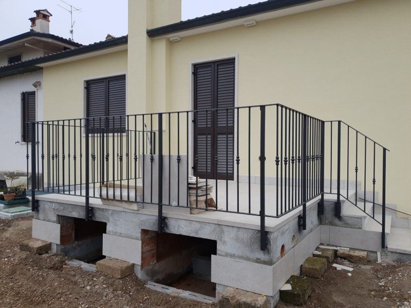 ringhiera e casa