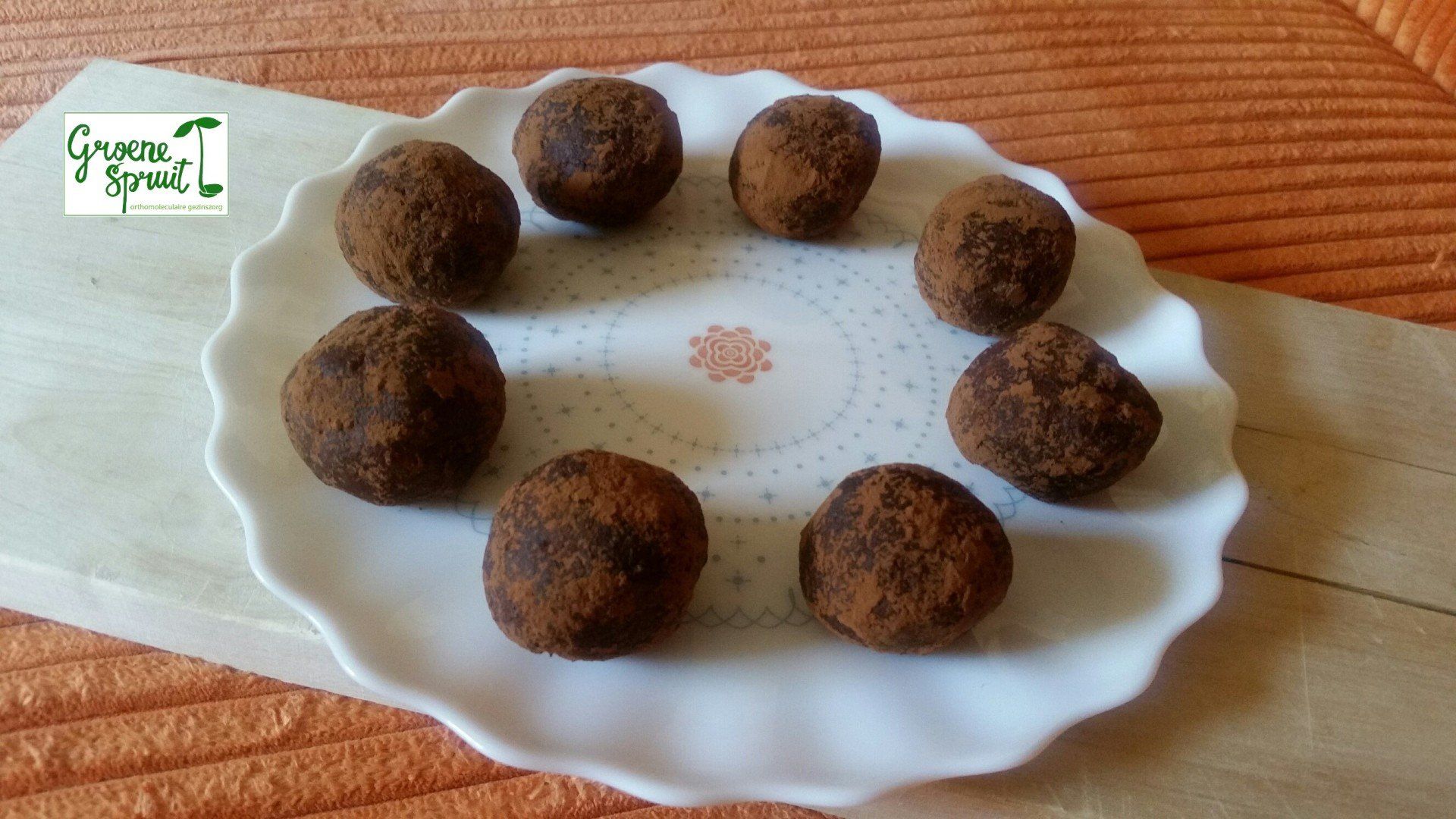 recept gezonde snack vegan paleo oerdieet Cacao kaneel cashewnoten dadels paleo truffels