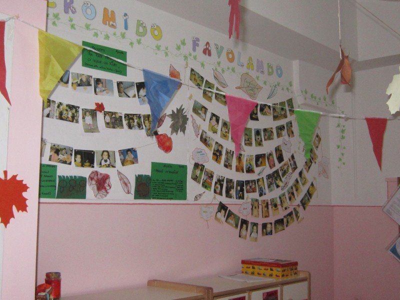Parete decorata dai bambini