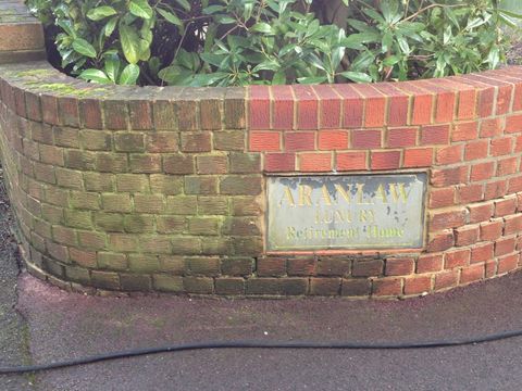 pressure cleaning of a wall by All Surface Care
