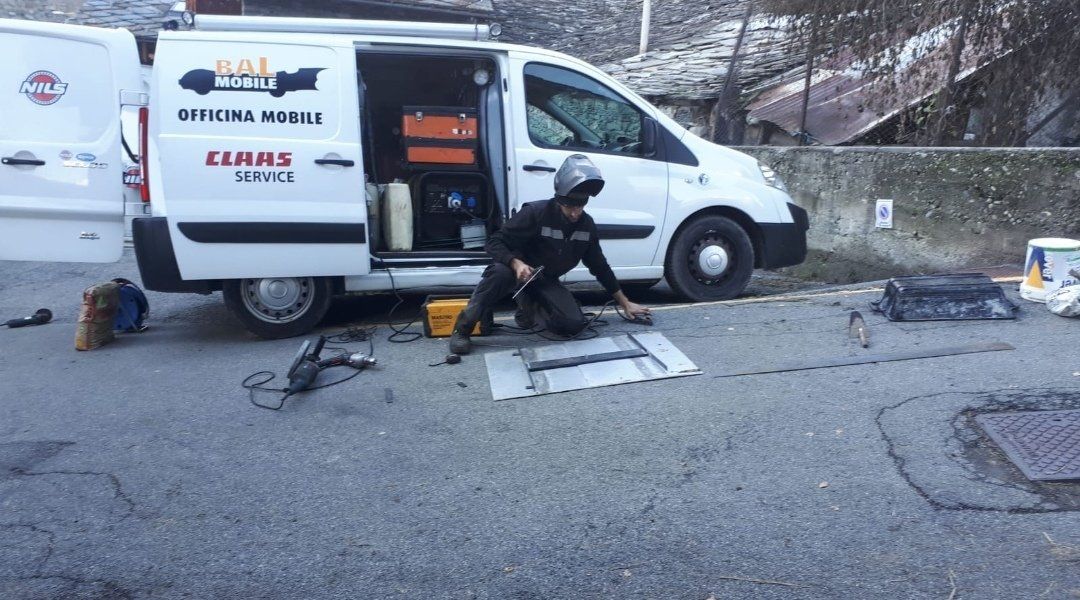 Officina mobile presso un impianto