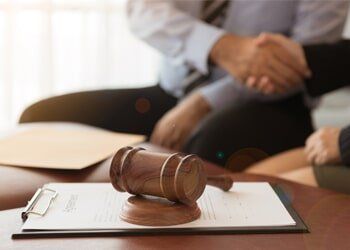 Bankruptcy lawyer — Two Parties Having Shake Hands To Close Their Case in Hammond,LA Bankruptcy lawyer in Hammond, LA | Gerdes Law Firm LLC
