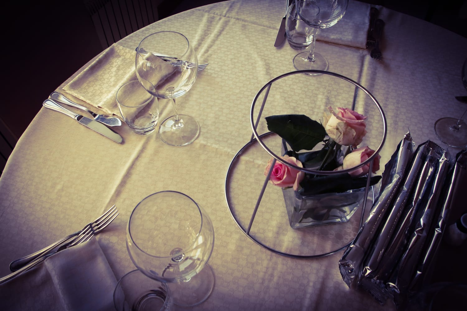 tavolo di ristorante per serate romantiche