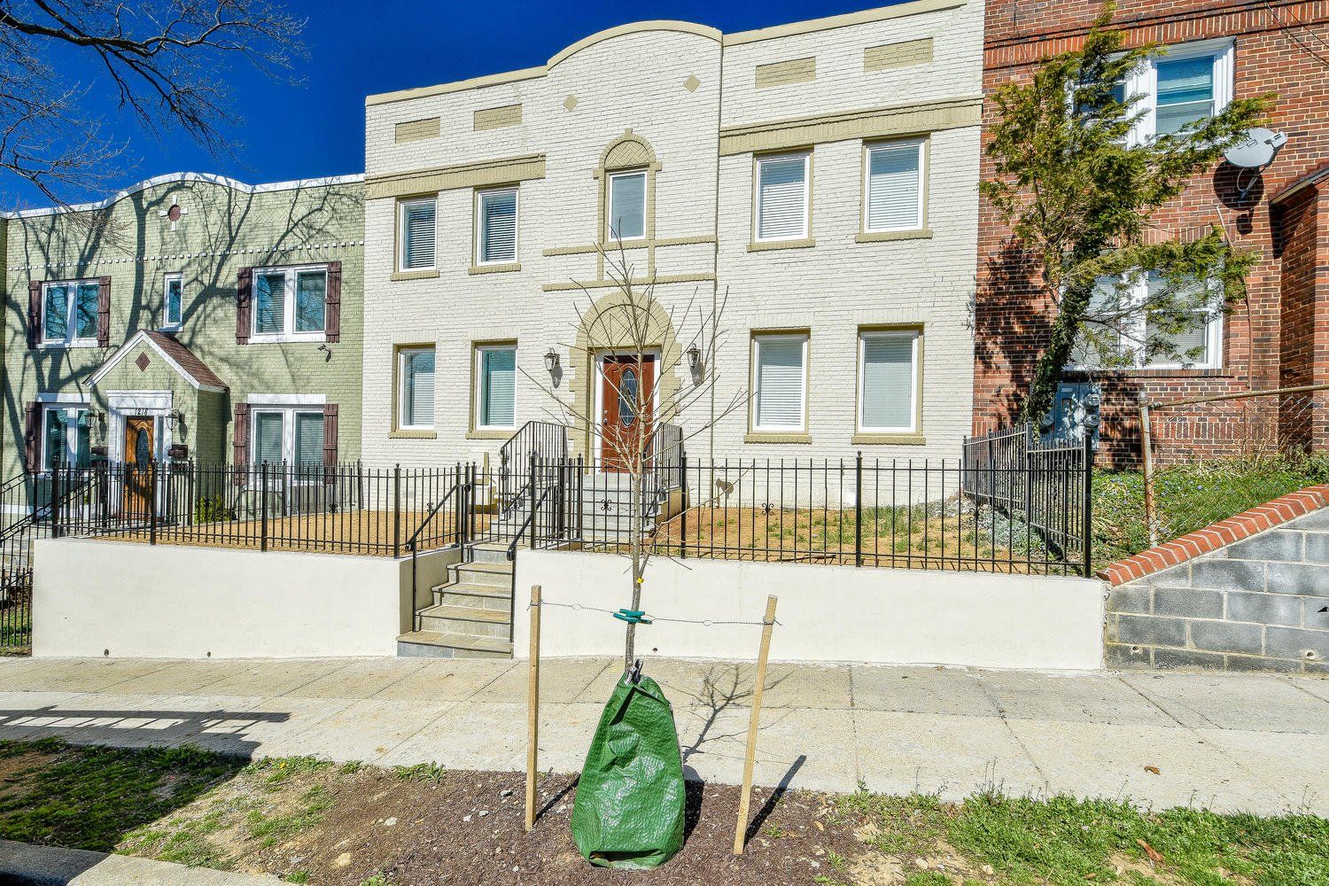 1222 Queen St Photo Gallery