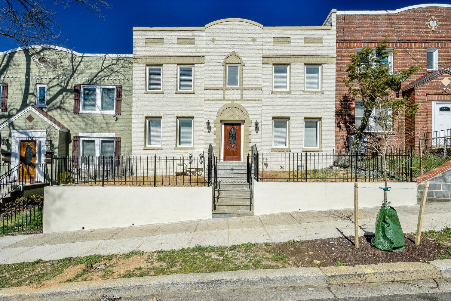 1222 Queen St Photo Gallery
