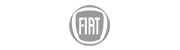 Um close do logotipo da Fiat em um fundo branco.