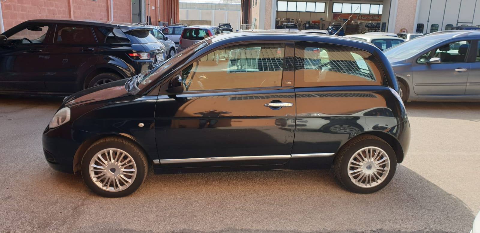 lancia y dopo il servizio di lavaggio