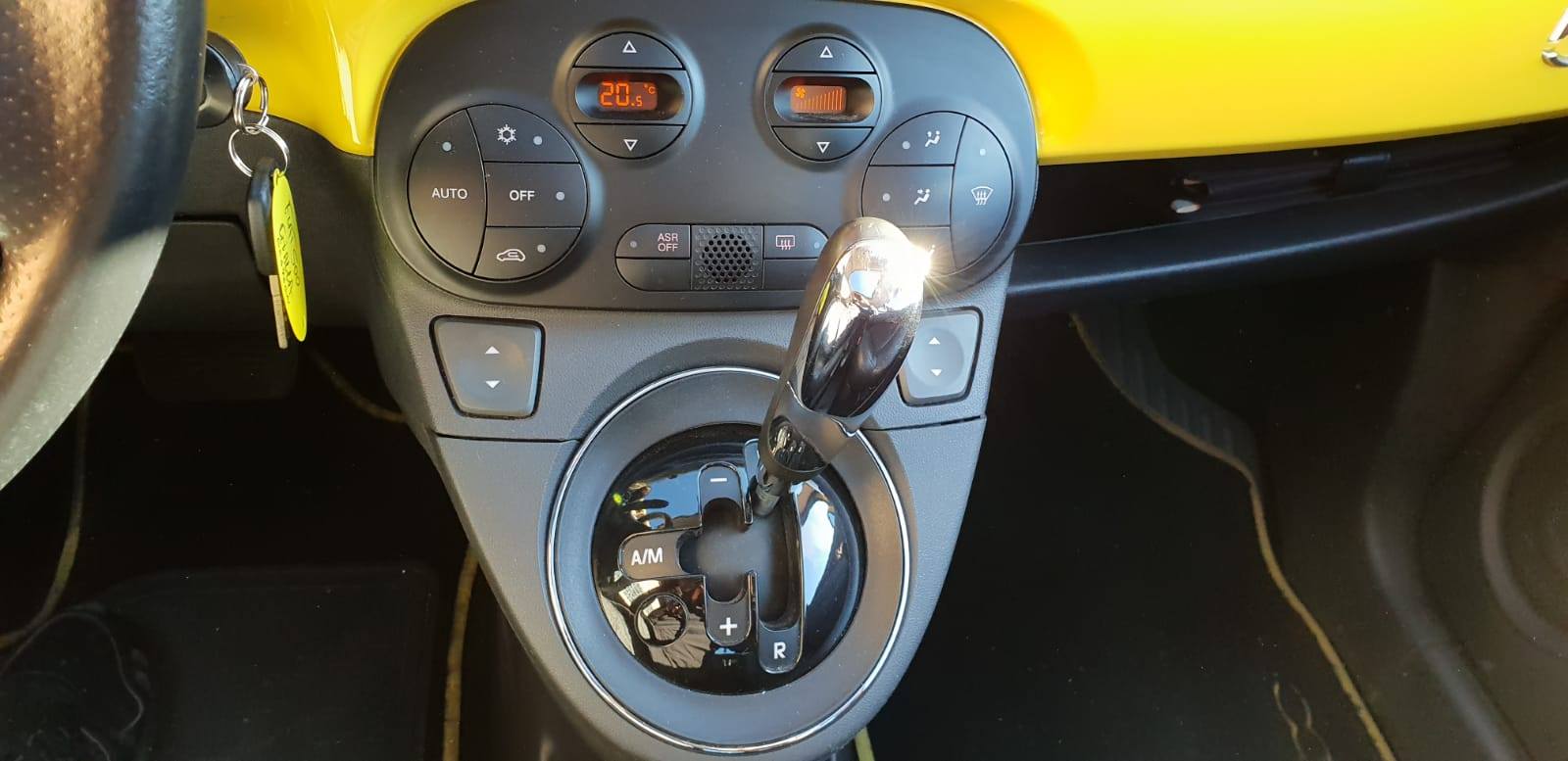 dettaglio cambio auto