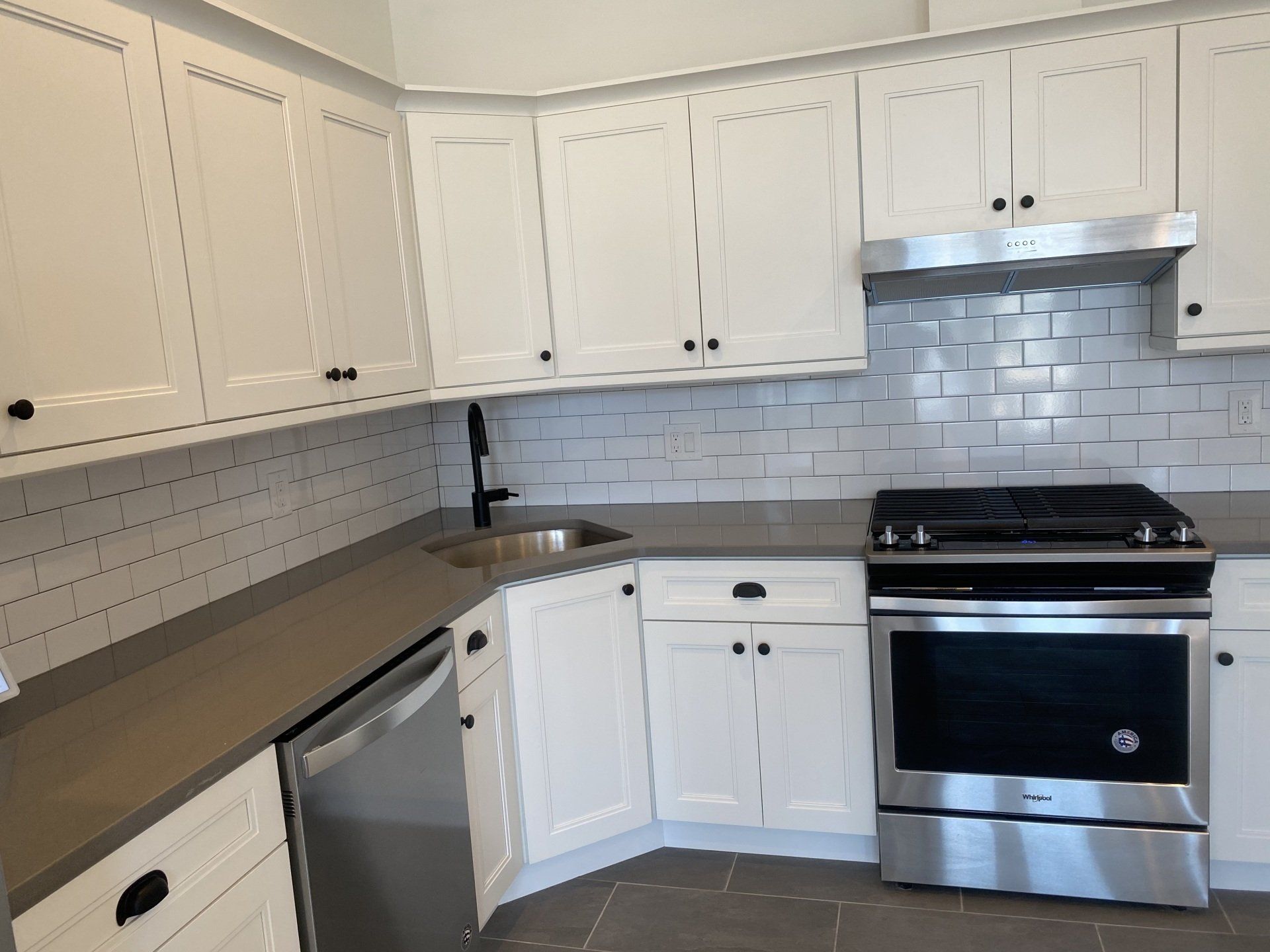 Kitchen Countertop With White Cabinets — Brick, NJ — Spaulding Fabricators