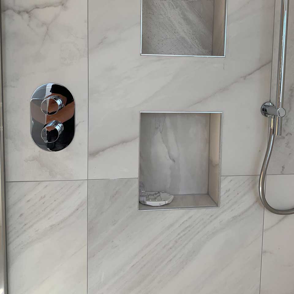 shower with built in shampoo rack