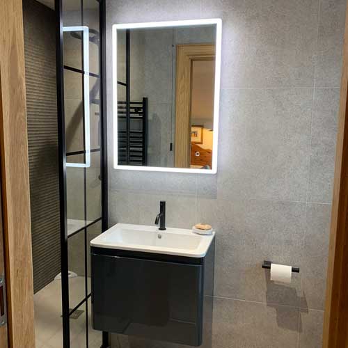 modern sink and mirror
