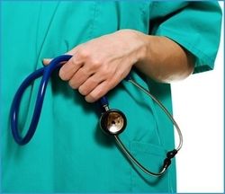 medico con stetoscopio