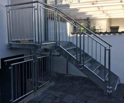 Treppenpodest Treppenplattform Eingangstreppe  Gitterrost