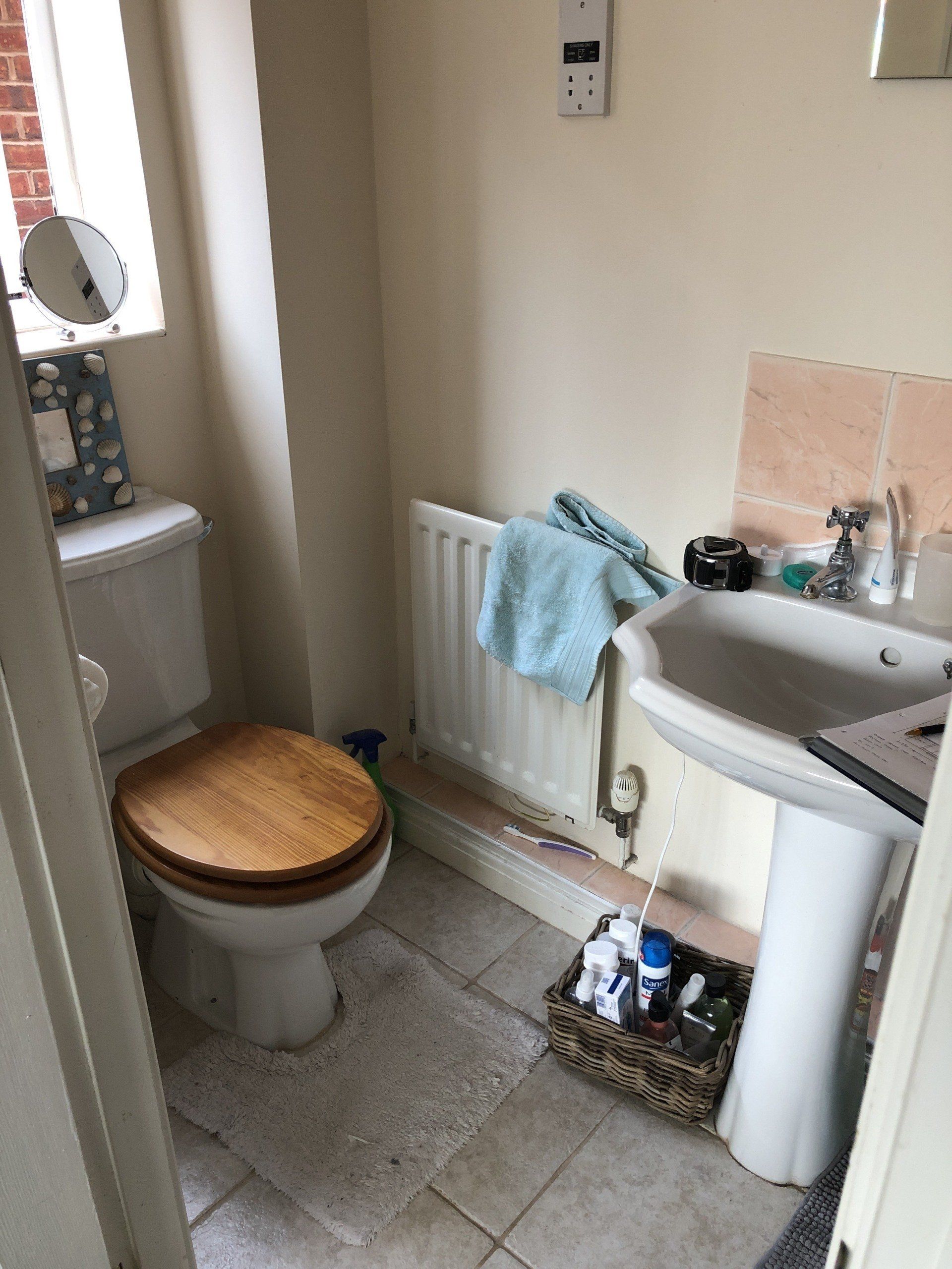 Below shows an installation of a main bathroom and matching en-suite. The use of tiles in both bathrooms create a light airy feel to both rooms.   In the en-suite the shower enclosure got brought up to date in this installation with a chrome enclosure and modern shower.