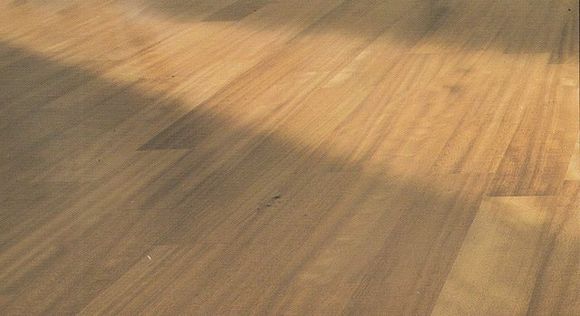 parquet in legno verniciato