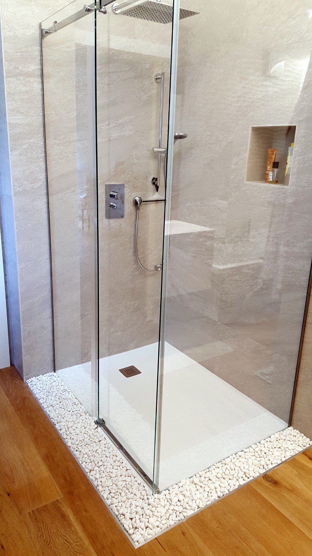 box doccia con parquet