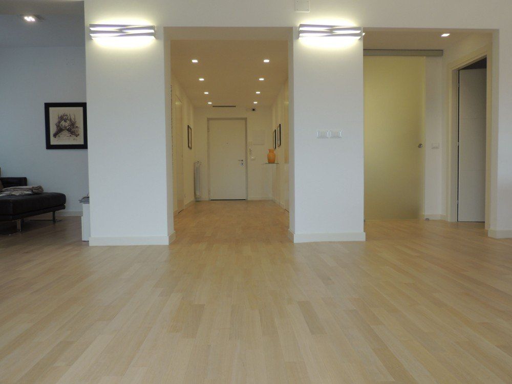 pavimento in legno chiaro