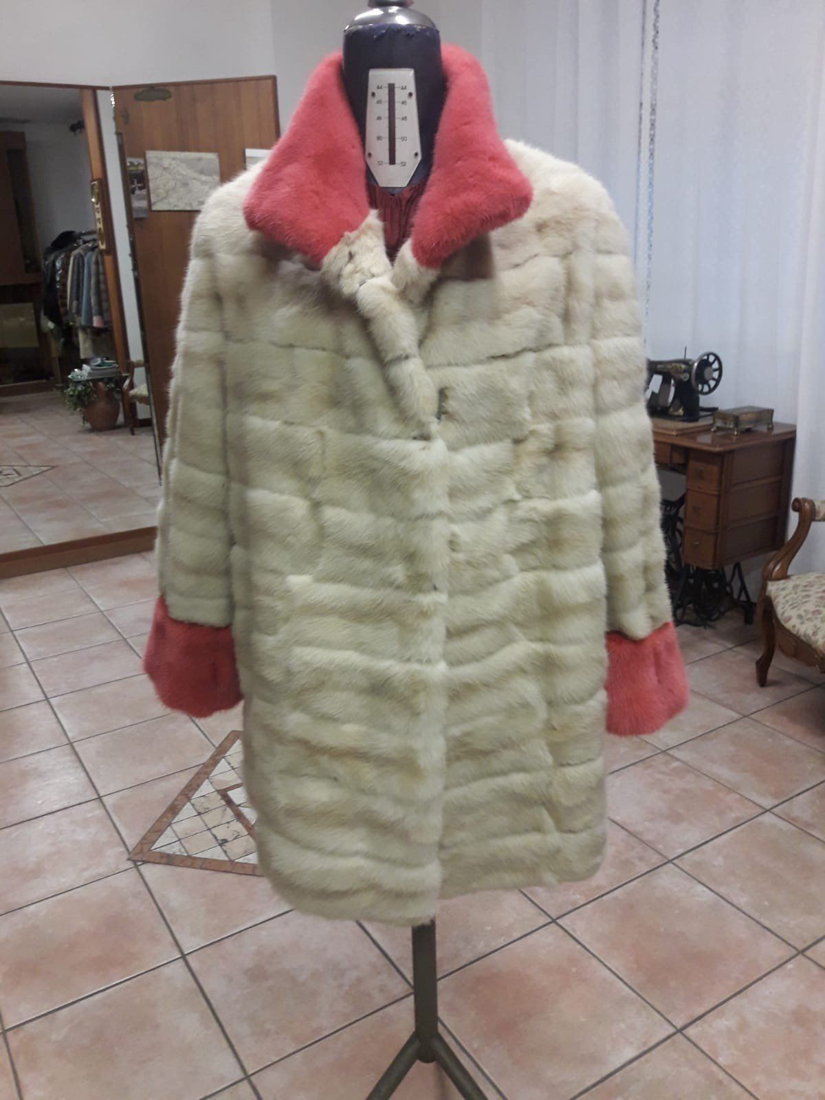 Petit greis con visone corallo fronte