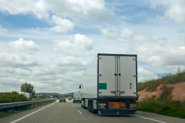A moving truck driving down the highway in Gulf Shores AL