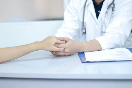 medico per esami endoscopici
