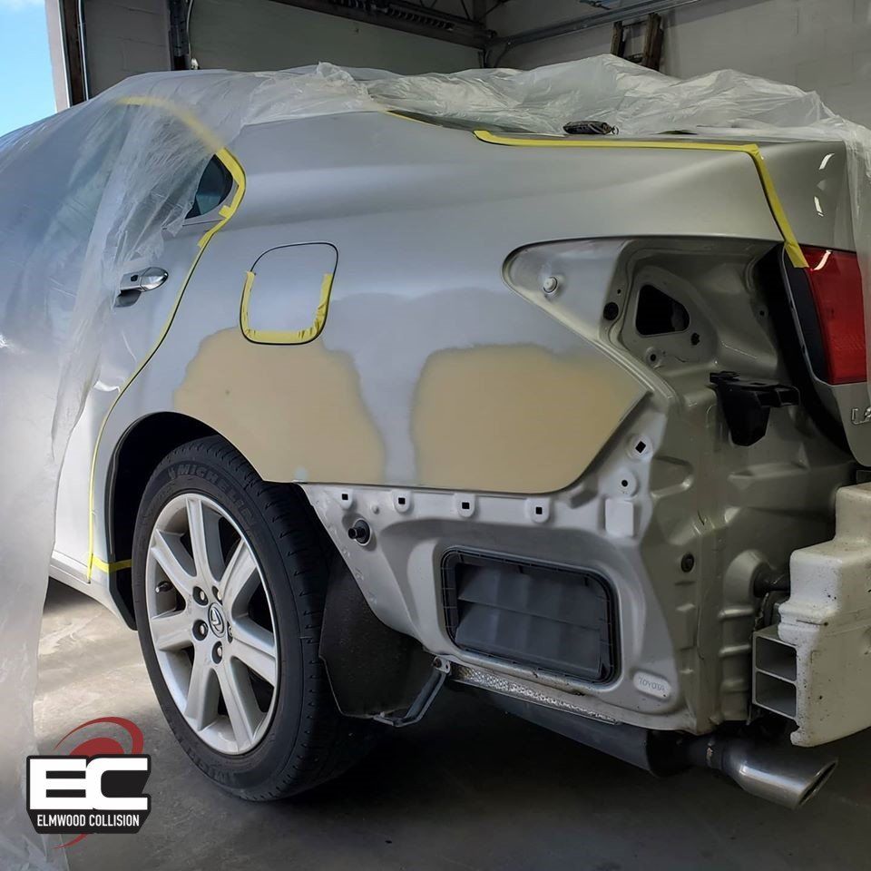 2006 Lexus ES 350 bodywork on quarter panel at Elmwood Collision
