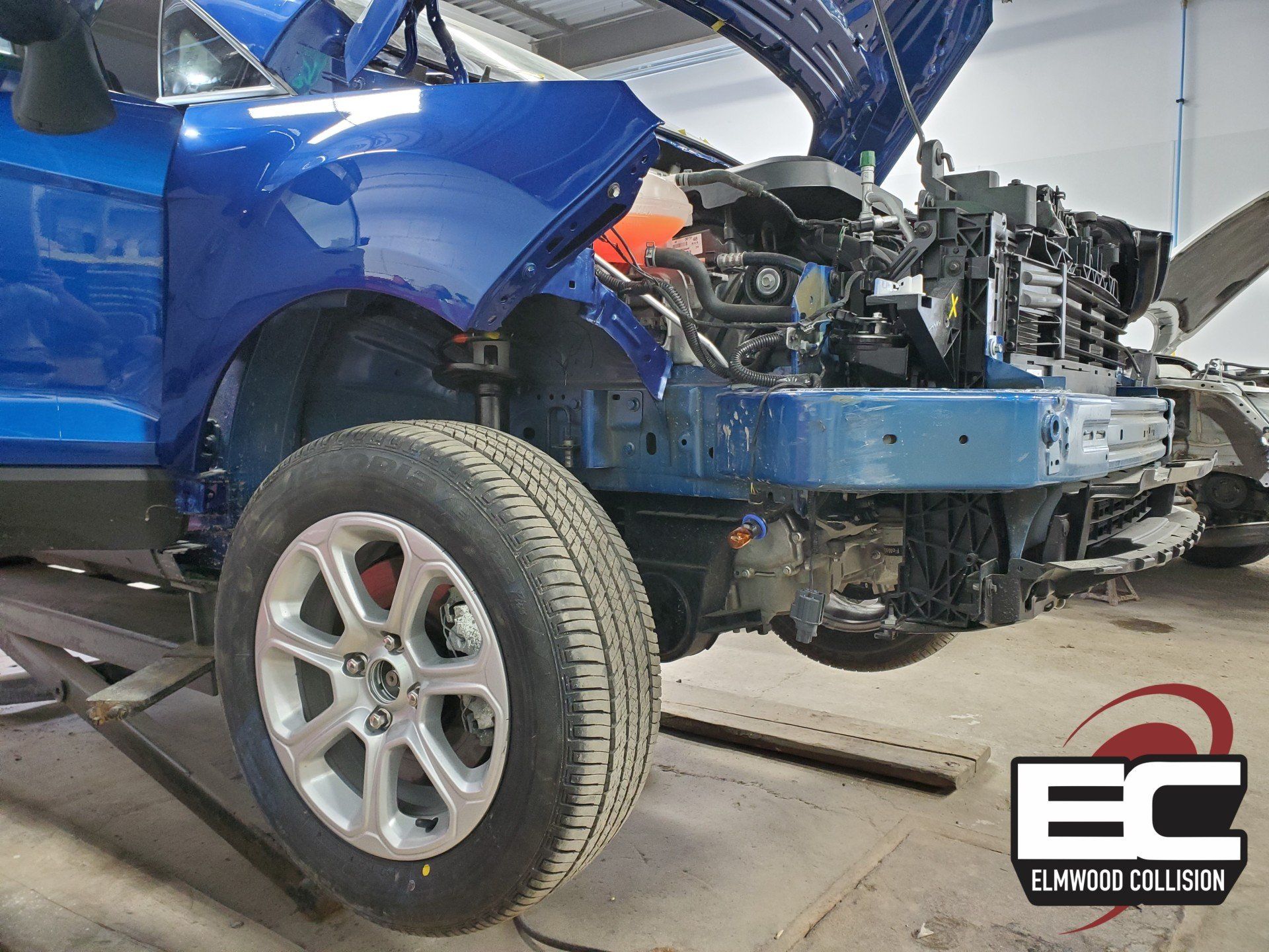 Ford EcoSport stripped down with new fender installed