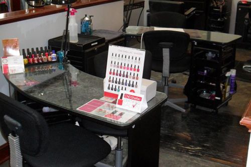 Beauticians giving manicures in Tallmadge, OH