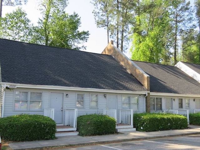 One-story apartments with white siding