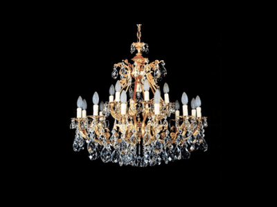 lampadario con lampadine e cristalli