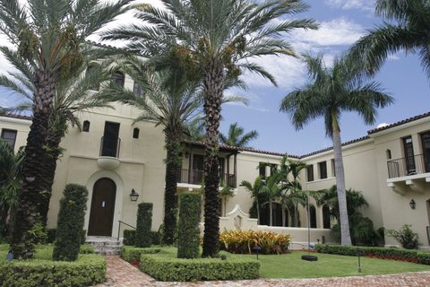 exterior apartment complex