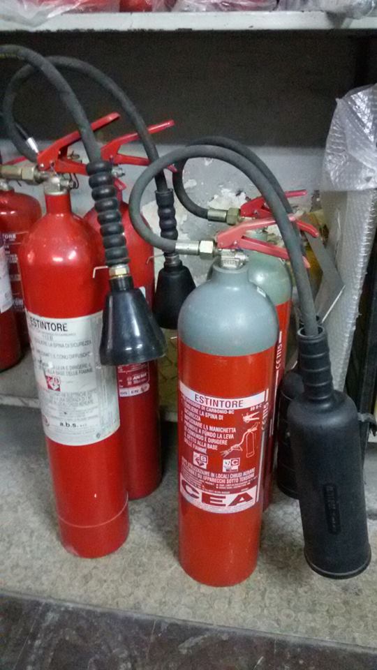 strumenti ed estintori antincendio