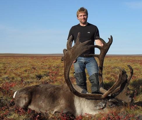 Caribou Hunting guide with big bull caribou