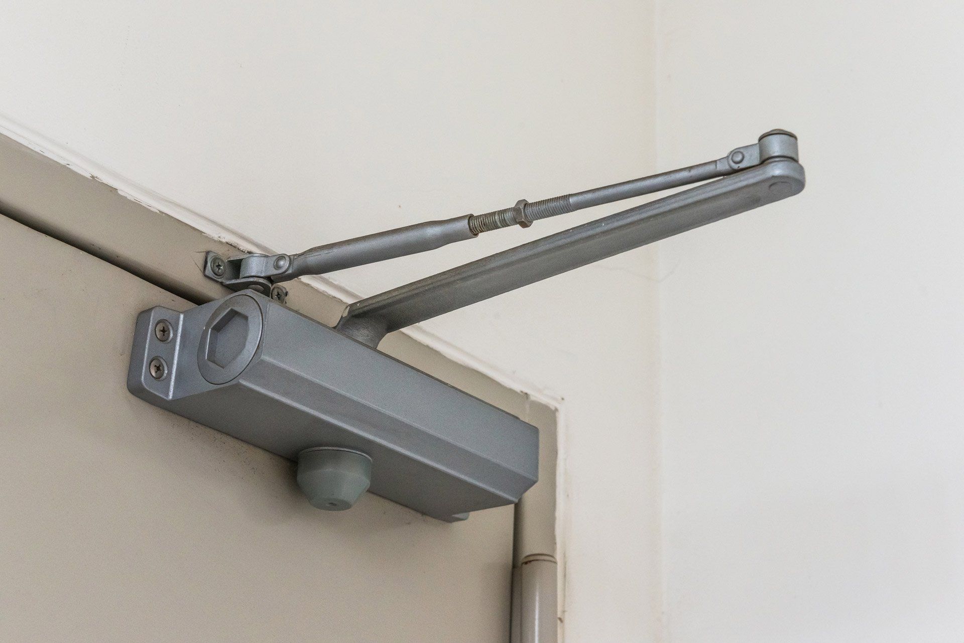 Commercial Door Locking Mechanism, Locksmith in Buffalo NY