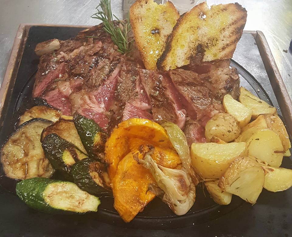 Tagliata di carne con patate al forno